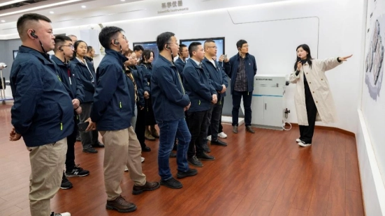 四方光电组织控股、参股公司管理团队赴总部武汉参观学习交流